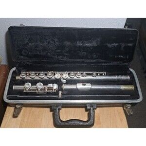 SELMER BUNDY II USA SILVER PLATED FLUTE WITH HARD SELMER CARRY CASE SER#715492